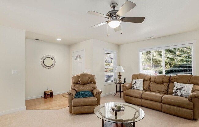 Photo - Snoqualmie home for rent - 3 bed, 2.5 bath, spacious loft.