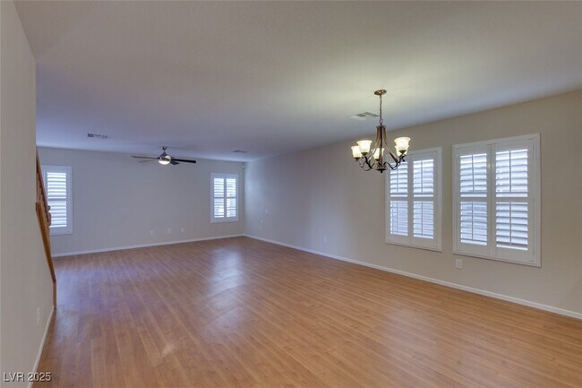 Photo - 656 Port Talbot Ave