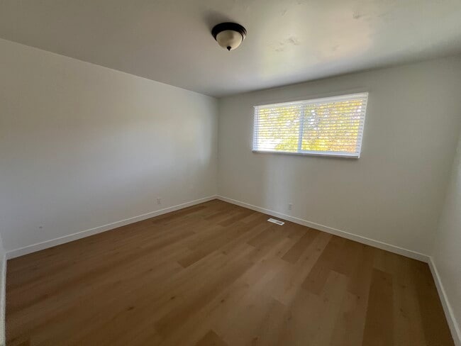 Photo - 7424 Launa Dr