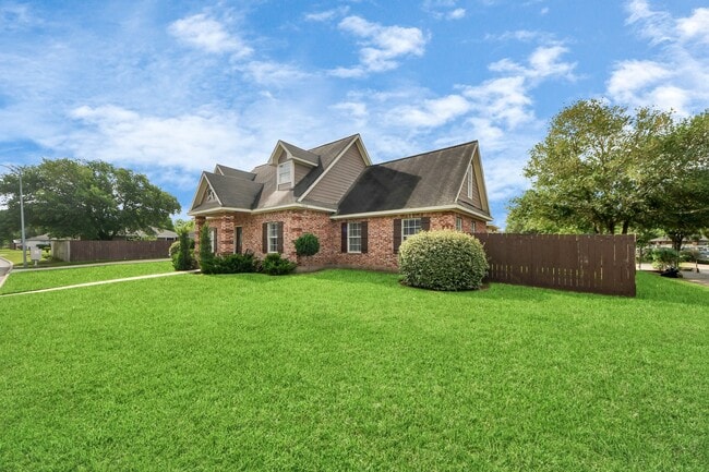 Building Photo - 1603 Dove Run