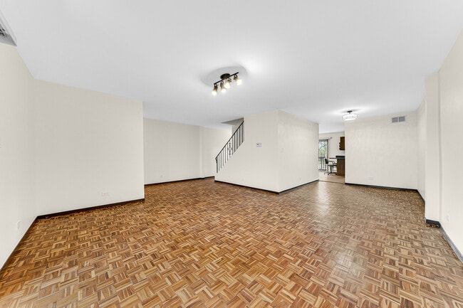 Photo - 561 Greenwood Rd