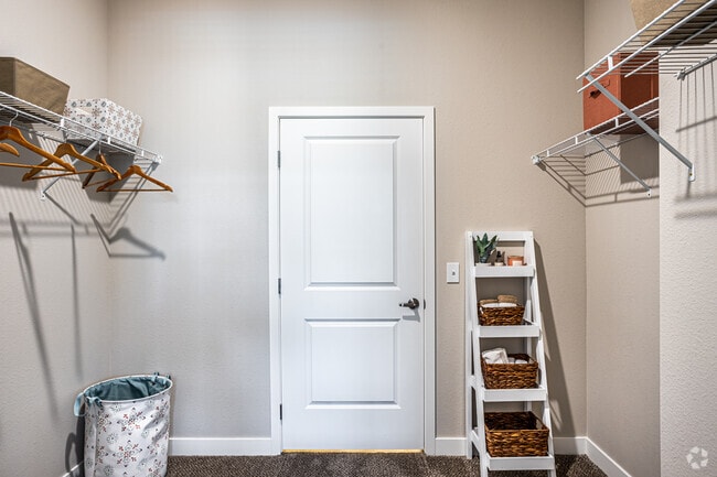 1BR, 1BA - 776SF
