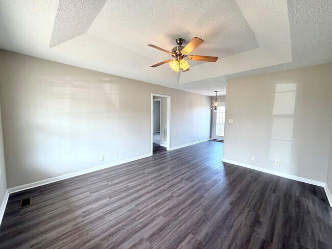 Photo - 935 Lindsey Dr