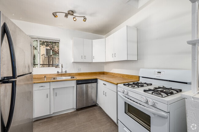 2BR, 2BA - 950SF - Kitchen