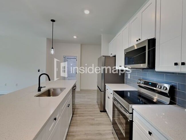 Photo - 214 Ichabod Ave