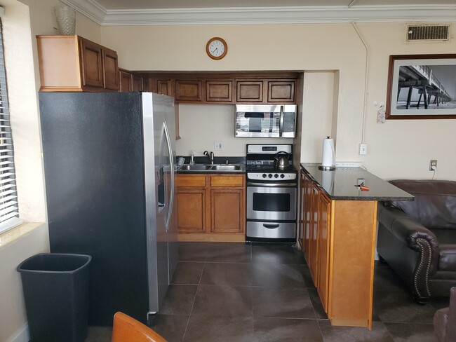 Photo - 311 W Ashley St Apartment