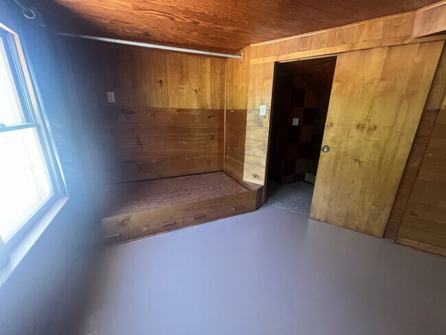 Photo - 3933 47th Ave