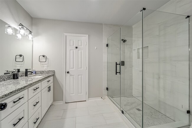 Photo - 7312 Main St