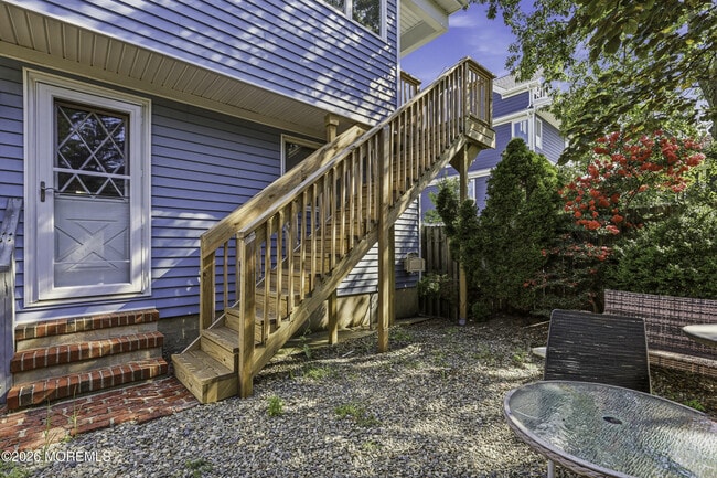 28 Waterview Way Unit Upstairs