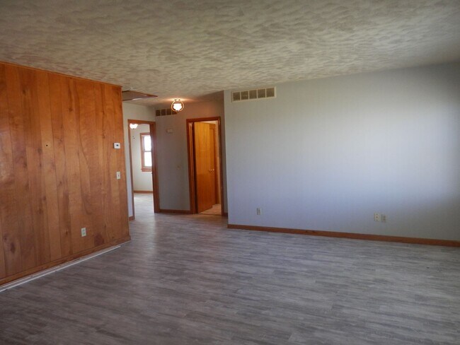 Photo - 3 Bed 2 Bath Farmhouse!