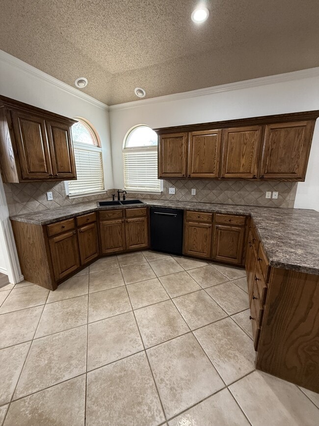 Photo - 5901 101st St