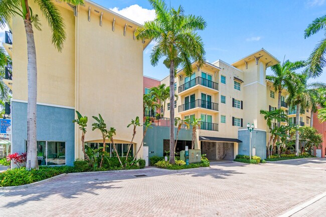 225 NE 1st St Unit 207