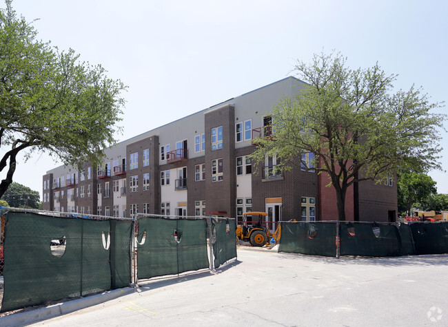 Building Photo - Davis at the Square Rental