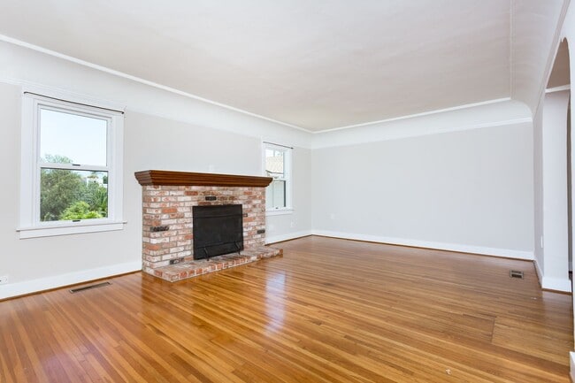 Photo - Beautiful Home in Kensington!