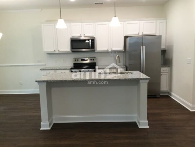 Photo - 218 Swan Dr