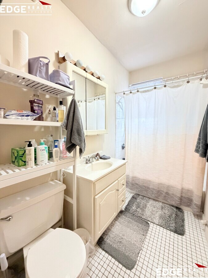 Photo - 160 Strathmore Rd Unit 1