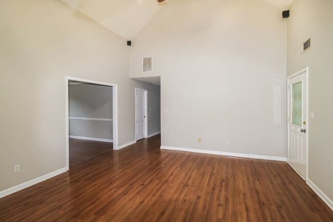 Photo - 100 Rainwater Ct