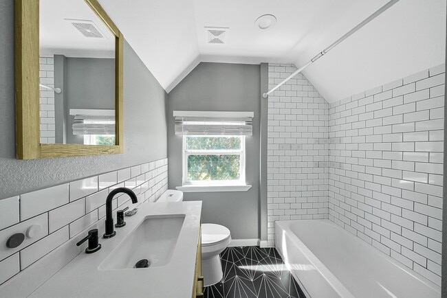 Photo - 7323 Farnsworth St