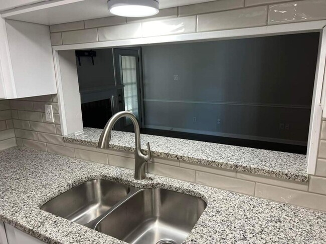 5900 Grelot Rd Unit 201