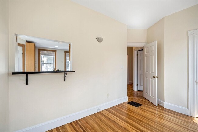 Photo - 4 Vincent Ave Unidad 2