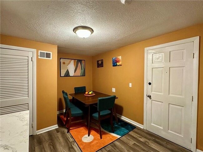 Photo - 800 Oakland Beach Ave Unit A