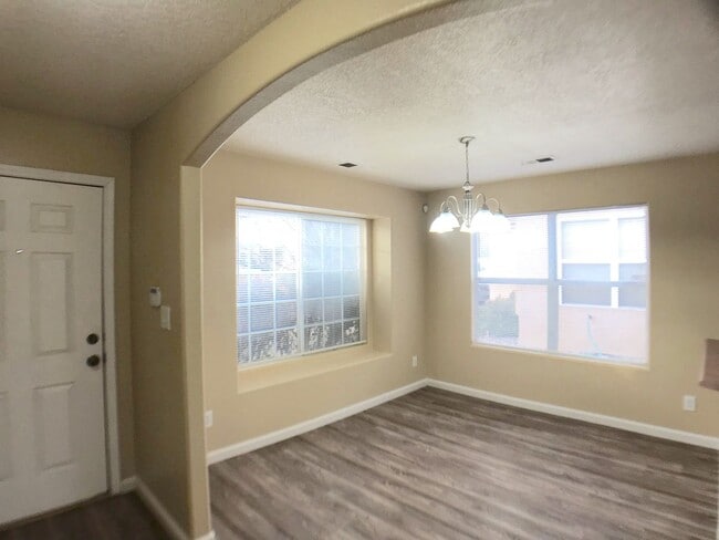 Photo - Ventana Ranch 3 bedroom. Newer Flooring! No Carpet. Huge open living space. Great location.