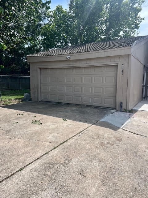 Building Photo - 7847 Creekbend Dr Rental