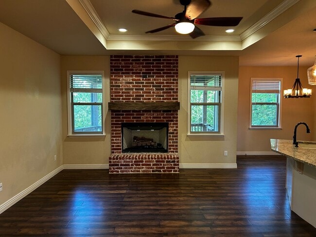 Photo - Private Treehouse Views - 3 Bed 2 Bath Home on Cul de sac!