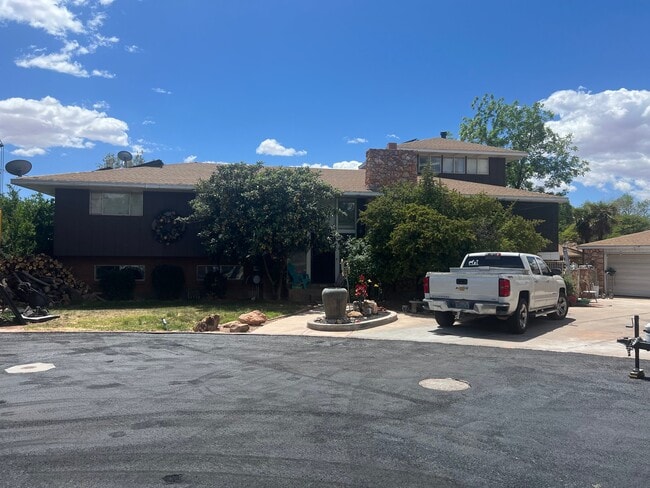 Building Photo - 570 S 440 E Cir