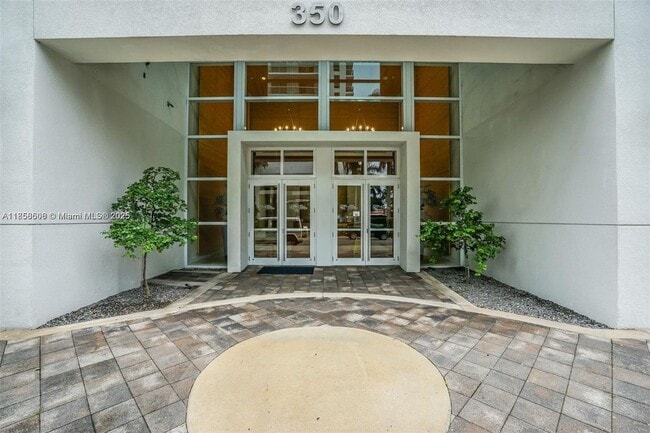Building Photo - 350 NE 24th St Rental