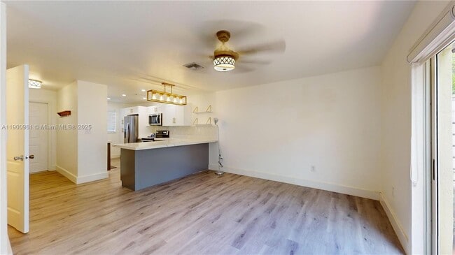 Building Photo - 7965 NW 8th St Unit 6