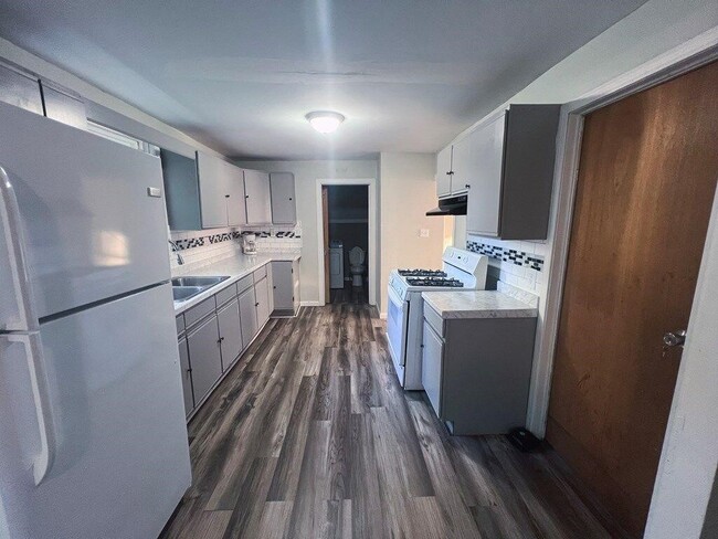 Photo - 708 Johnson St