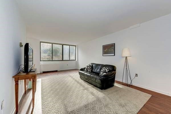 Living Room - 4390 Lorcom Ln Unit 204