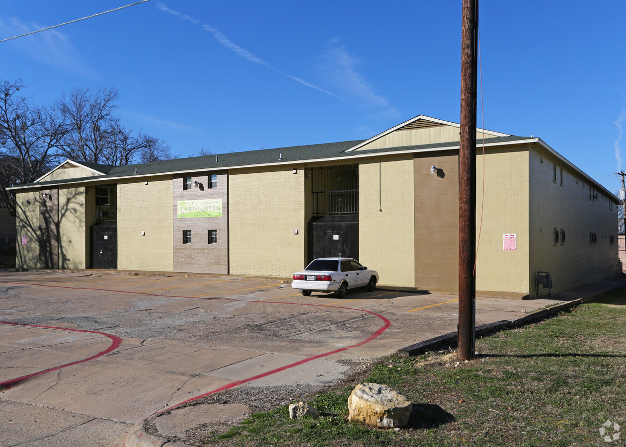 Photo - Oak Tree Apartments