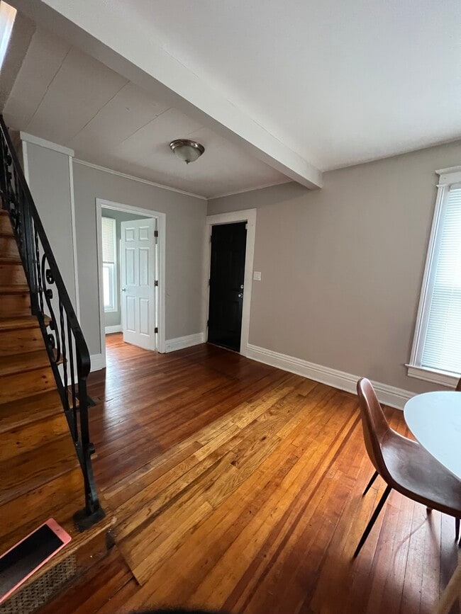 Photo - 126 Barton St