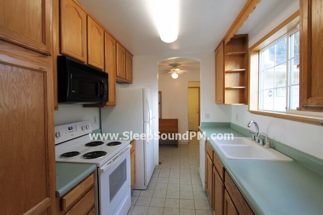 Photo - Beautiful 2 Bedroom Home with Large Backyard
