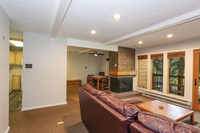 Walk to everything! Partially Furnished! 9... - Walk to everything! Partially Furnished! 9... Casa
