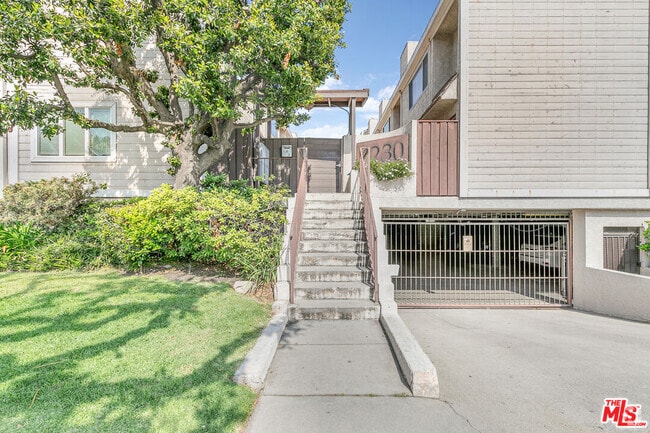 Building Photo - 4230 Whitsett Ave Unit 8 Rental