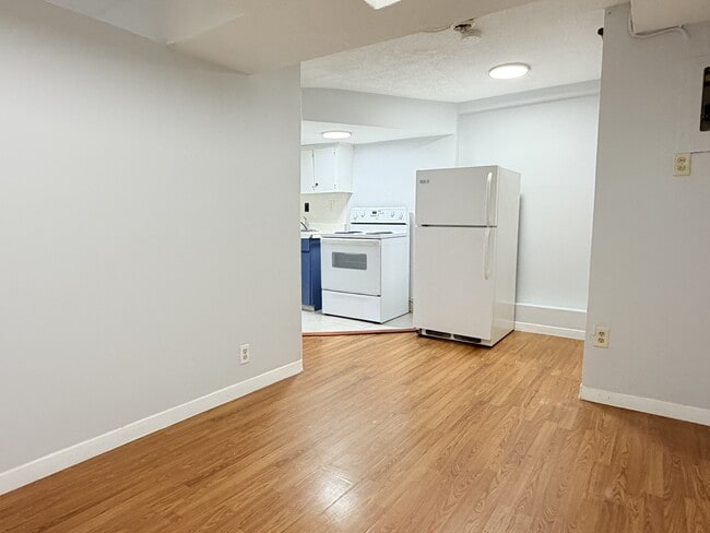 Photo - 1441 Wyandotte St E Unit 14