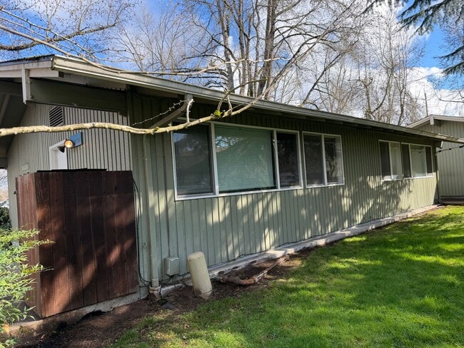 Photo - Updated 2 bedroom 1 bath duplex in Eugene!