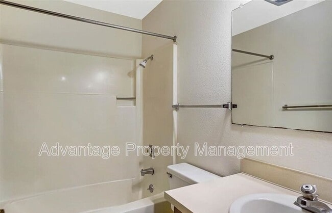 Photo - 1445 NW Division St