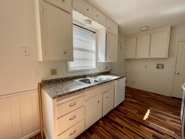 Photo - 610 N Elkhart Ave