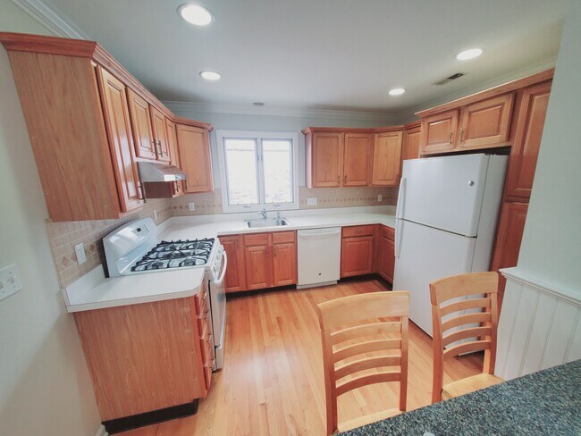 Photo - 50 Oxford Ct Unit 2