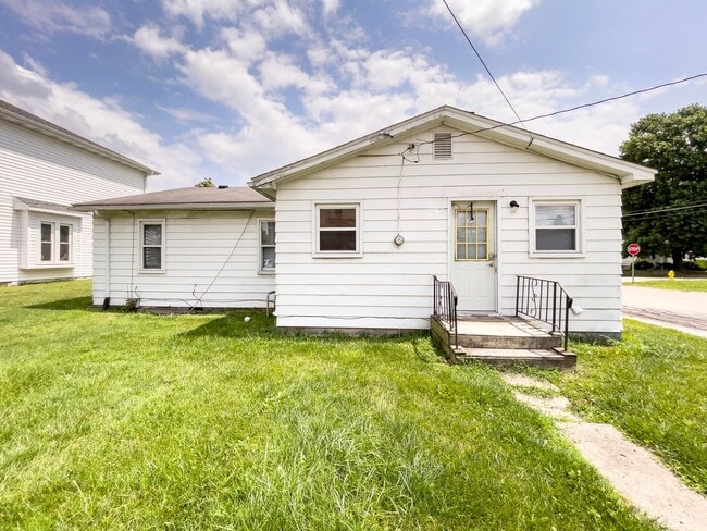 Building Photo - UPDATED FLOORING! 3 Bedroom Home for Rent- Steps from Ball State & The Village!