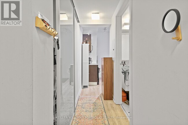 Photo - 42 Charles St E Unité 1409