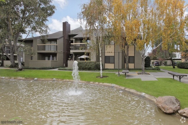 Building - Park Lakewood Apartments