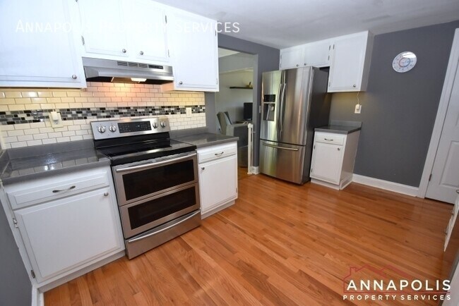 Photo - 700 Mt Alban Dr