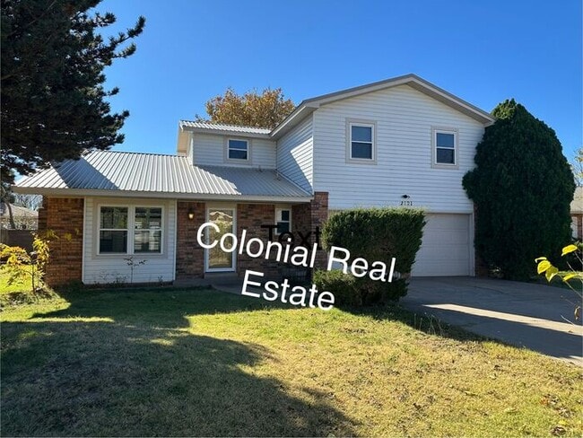 Building Photo - Spacious 2 story home