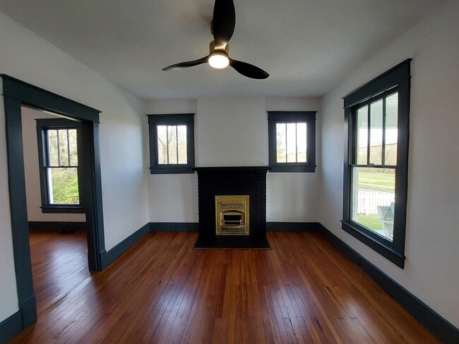 Photo - 203 Riverside Dr