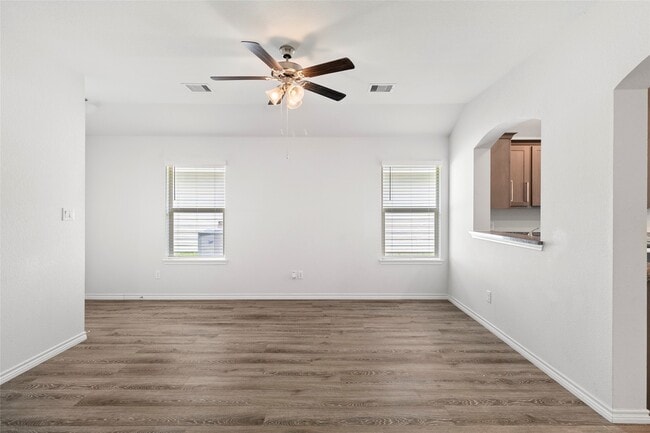 Photo - 1922 Cartwright St